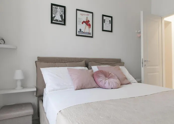 In Piazza Colombo A 300mt Dal Mare * 圣雷默